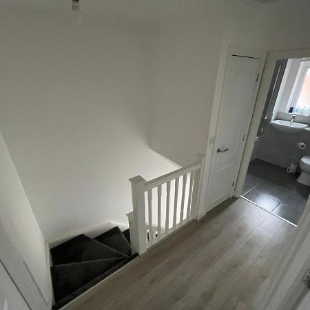 Modern Room With Huge Bed - Walk To City Centre! Manchester Buitenkant foto