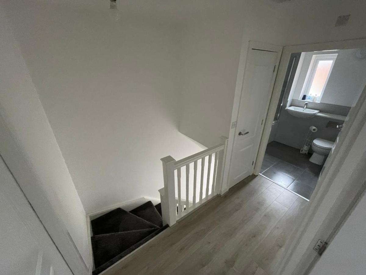 Modern Room With Huge Bed - Walk To City Centre! Manchester Buitenkant foto