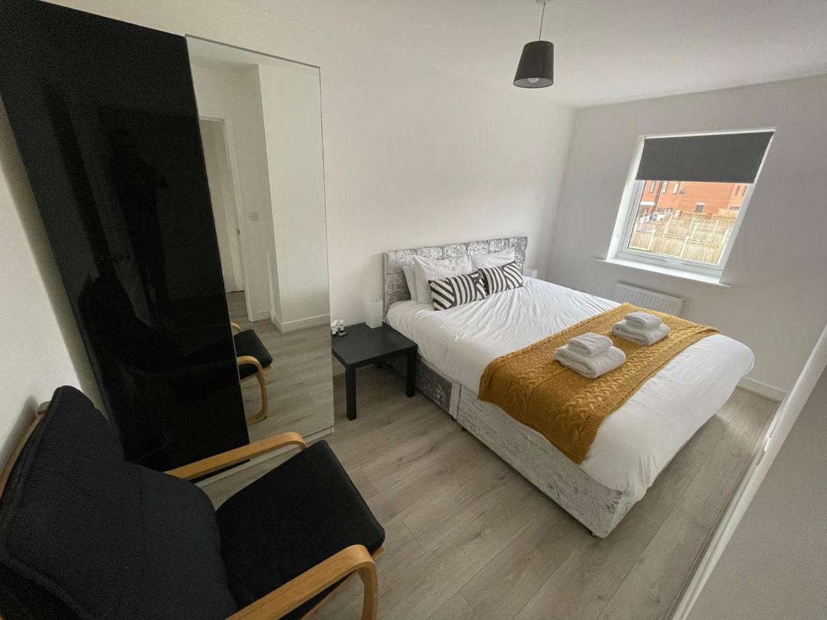 Modern Room With Huge Bed - Walk To City Centre! Manchester Buitenkant foto
