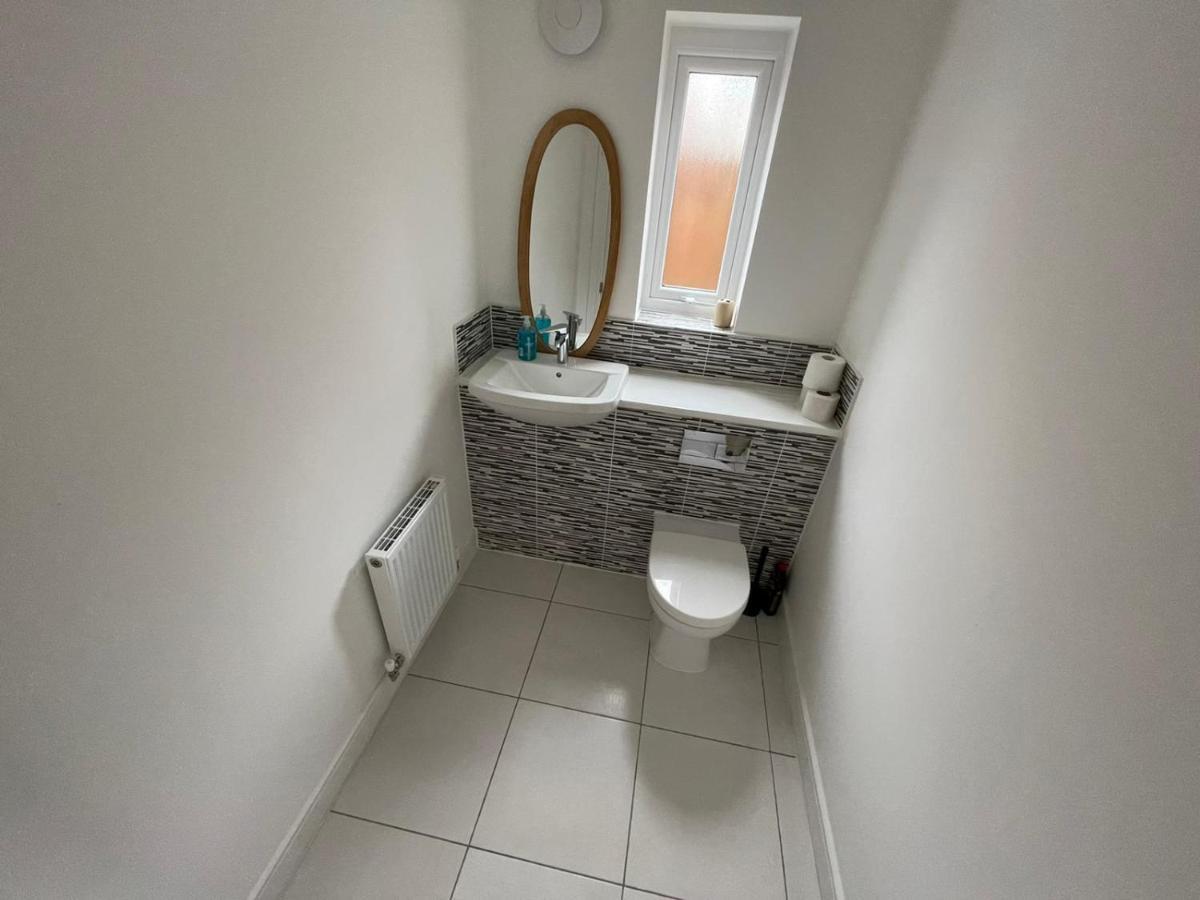 Modern Room With Huge Bed - Walk To City Centre! Manchester Buitenkant foto
