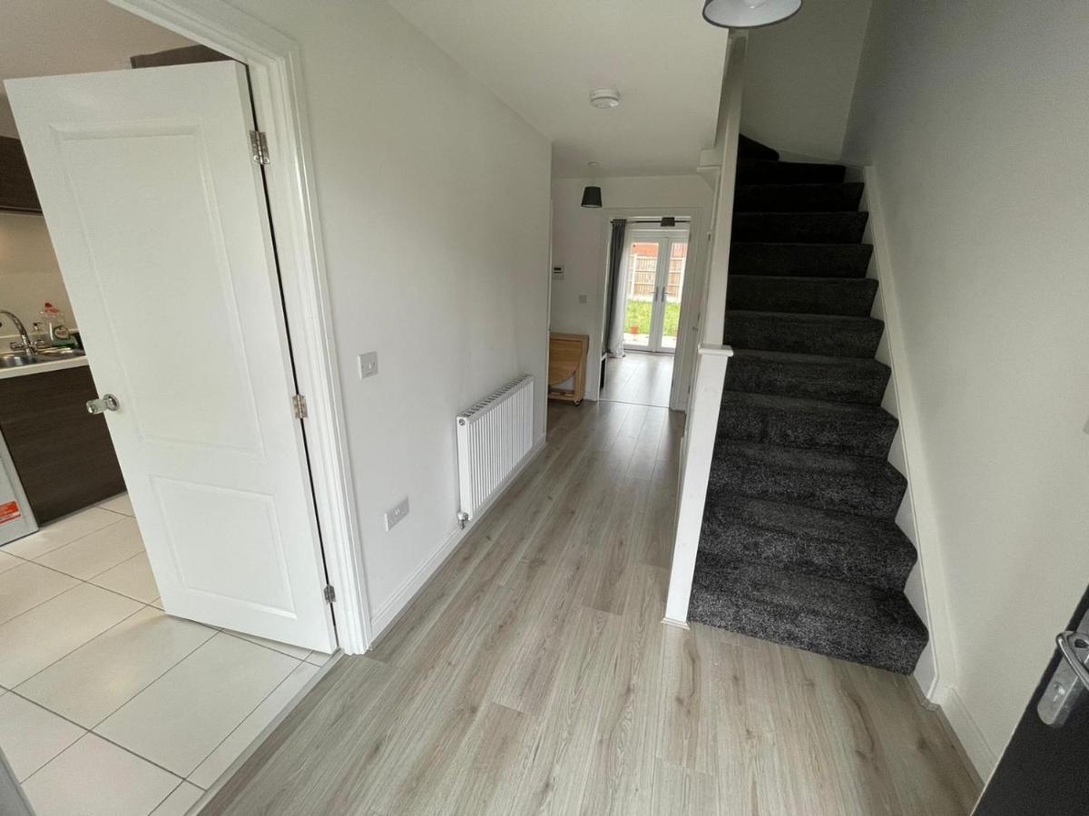 Modern Room With Huge Bed - Walk To City Centre! Manchester Buitenkant foto