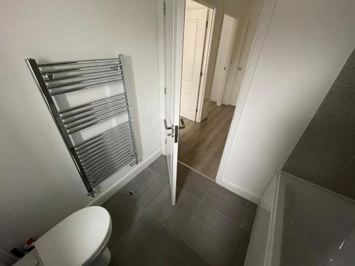 Modern Room With Huge Bed - Walk To City Centre! Manchester Buitenkant foto