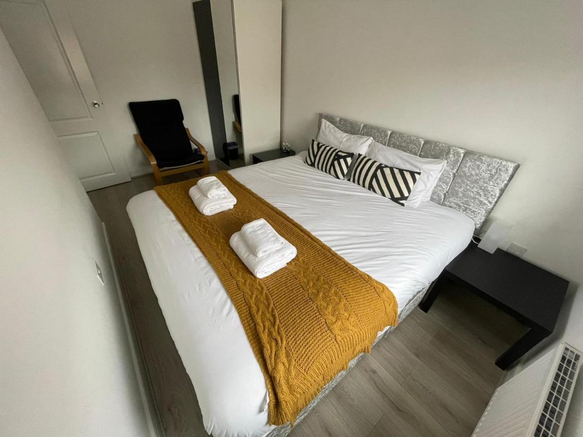 Modern Room With Huge Bed - Walk To City Centre! Manchester Buitenkant foto