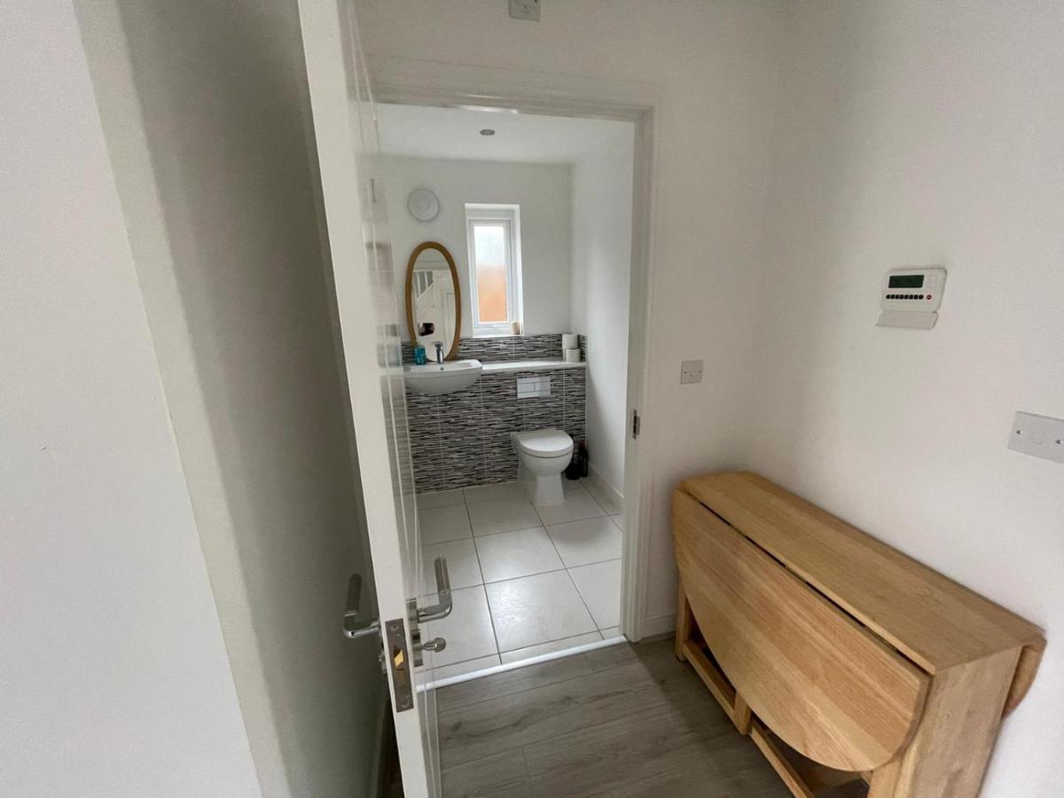 Modern Room With Huge Bed - Walk To City Centre! Manchester Buitenkant foto